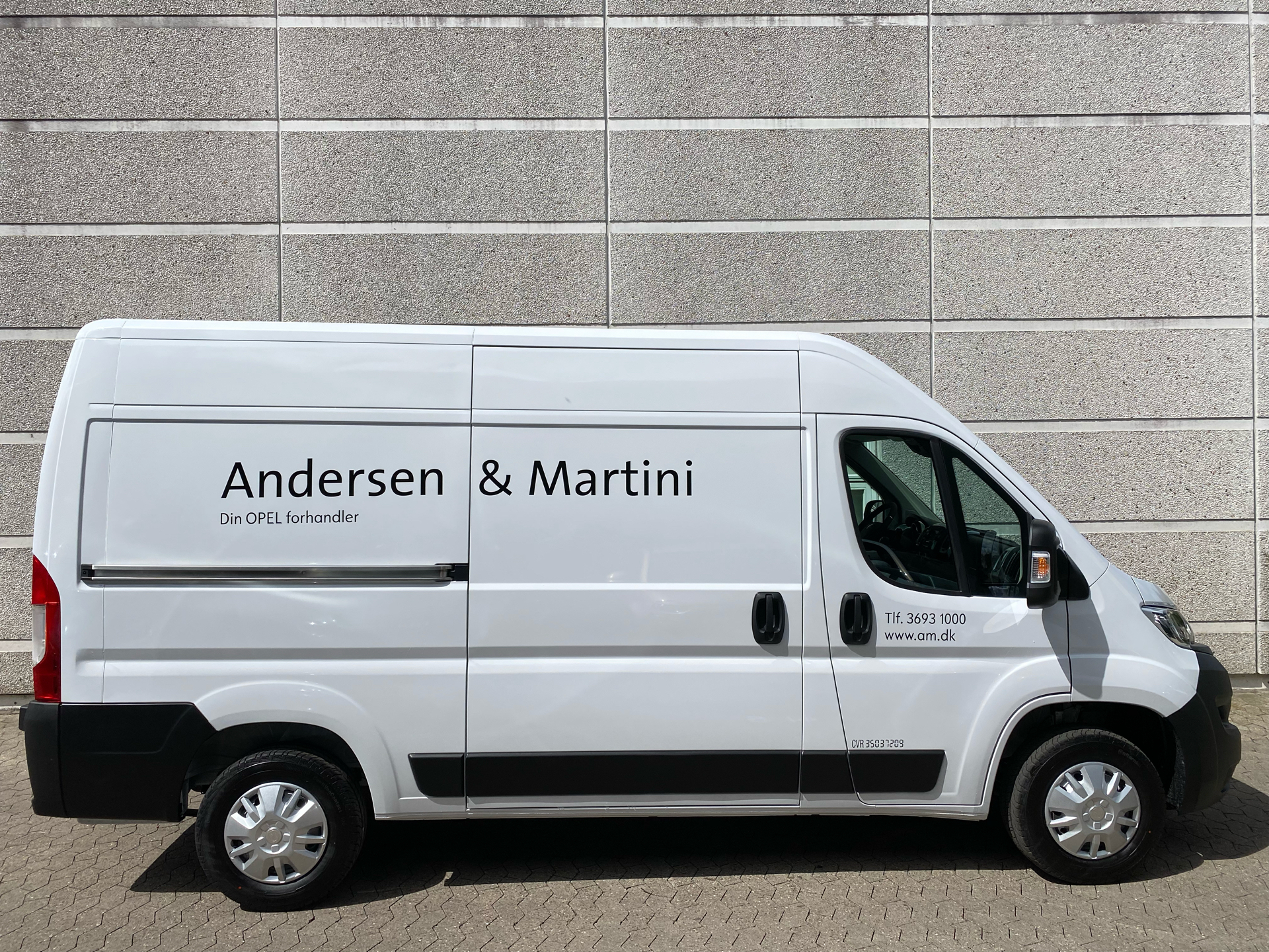 Hvid Opel Movano fra 2022