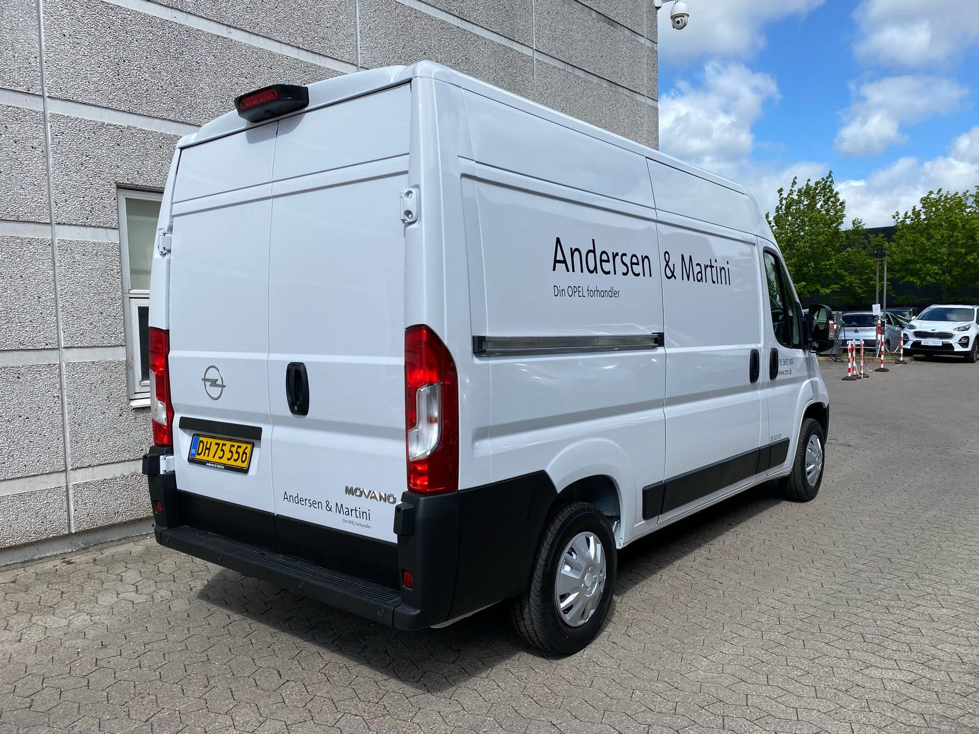 Hvid Opel Movano fra 2022