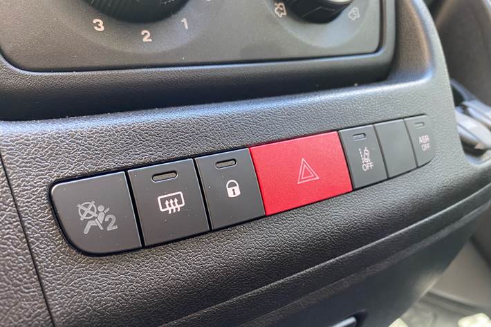 Hvid Opel Movano fra 2022