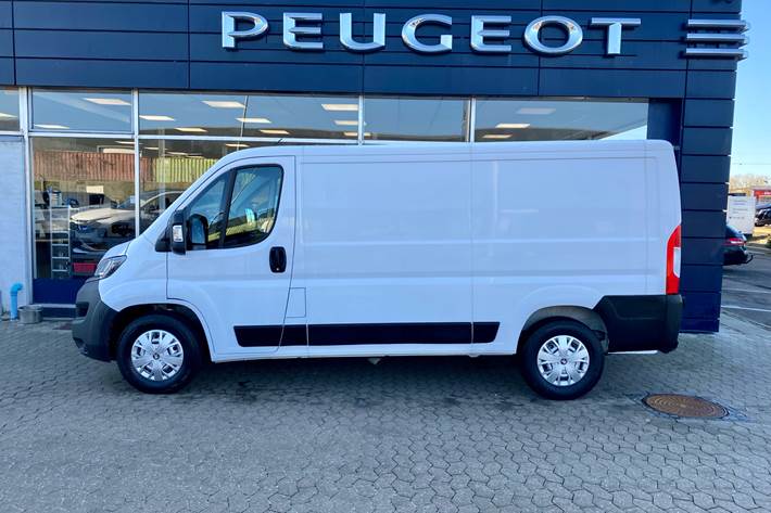 Hvid Peugeot Boxer fra 2022