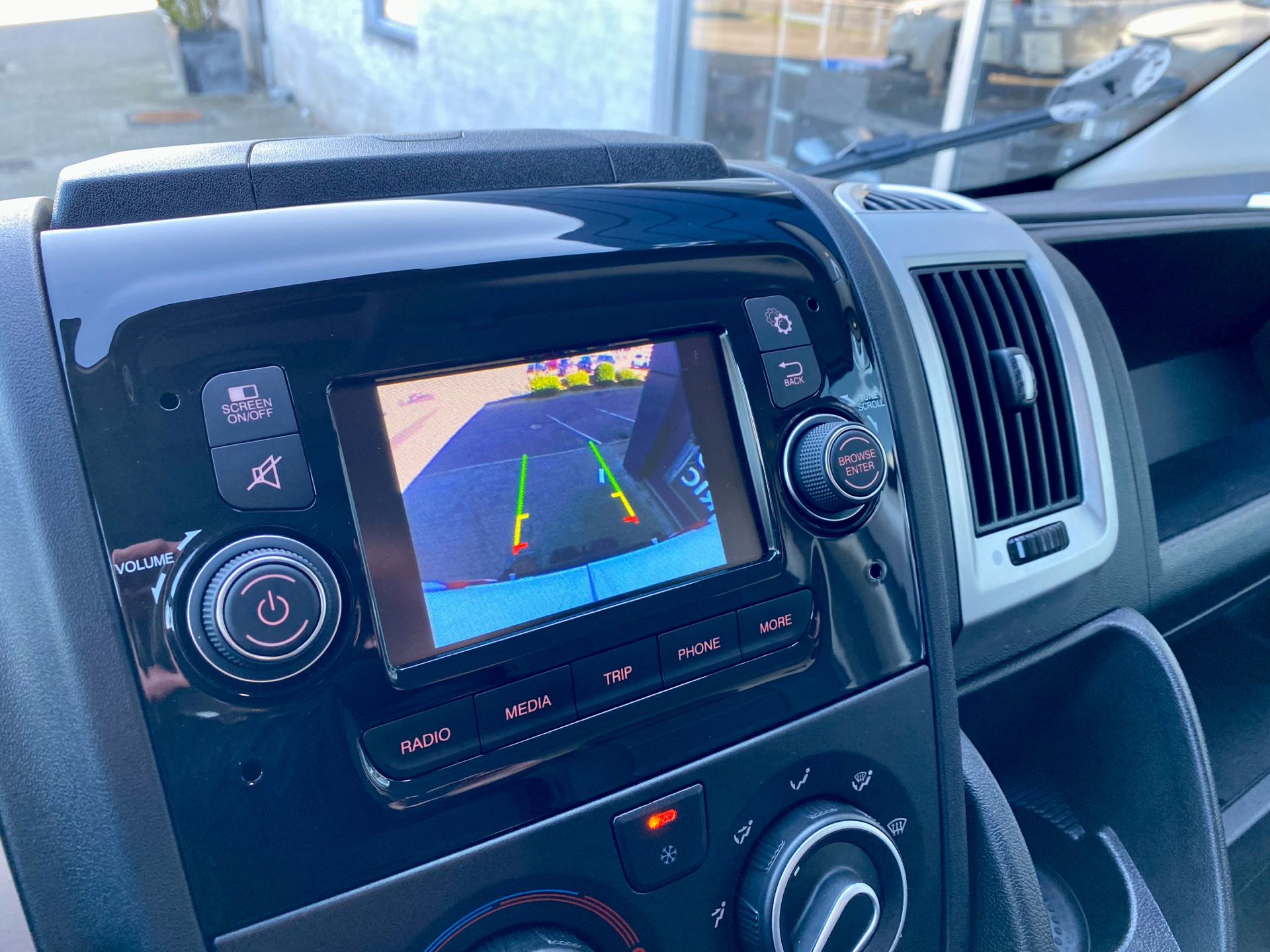 Hvid Peugeot Boxer fra 2022