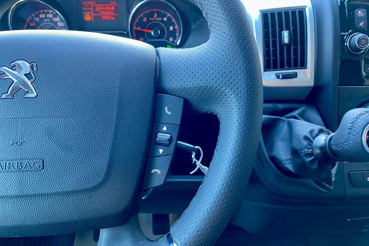 Hvid Peugeot Boxer fra 2022