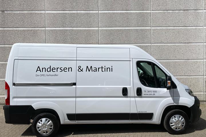 Hvid Opel Movano fra 2022