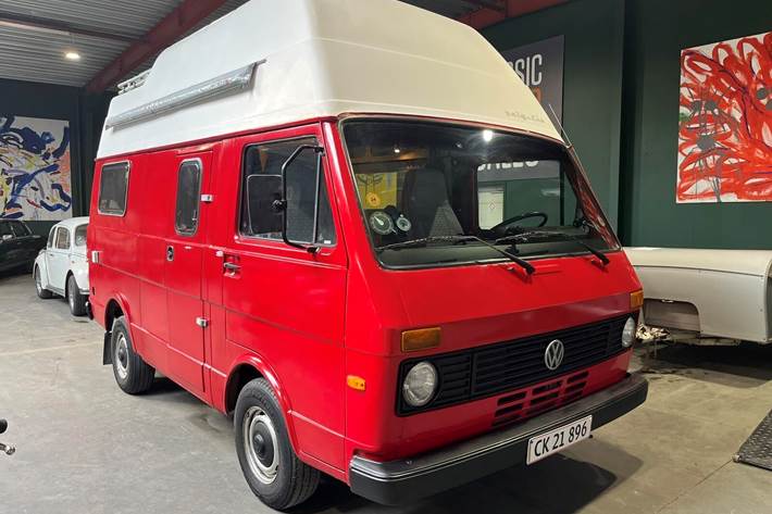 Rød VW LT fra 1984
