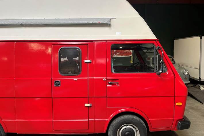Rød VW LT fra 1984