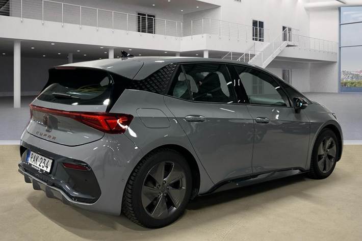 Grå Cupra Born fra 2024