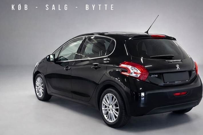 Sort Peugeot 208 fra 2015