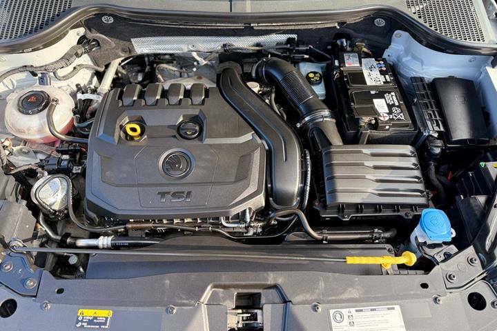 Grå Skoda Karoq fra 2018