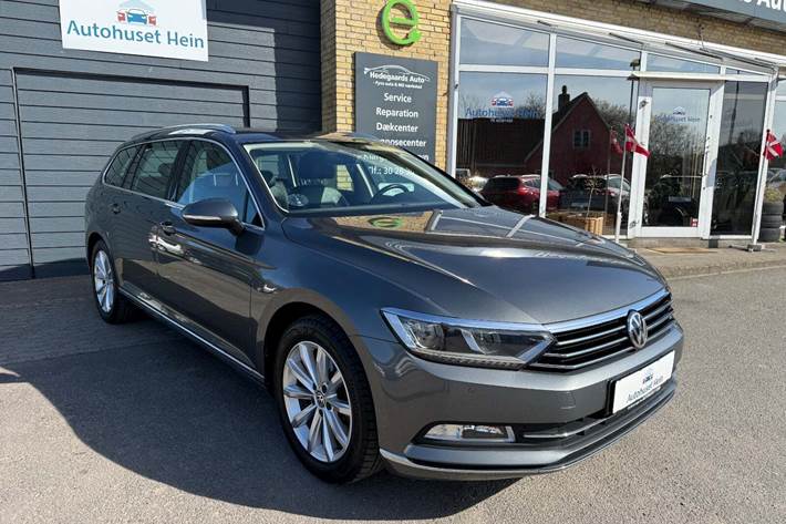 Grå VW Passat fra 2017 set udefra