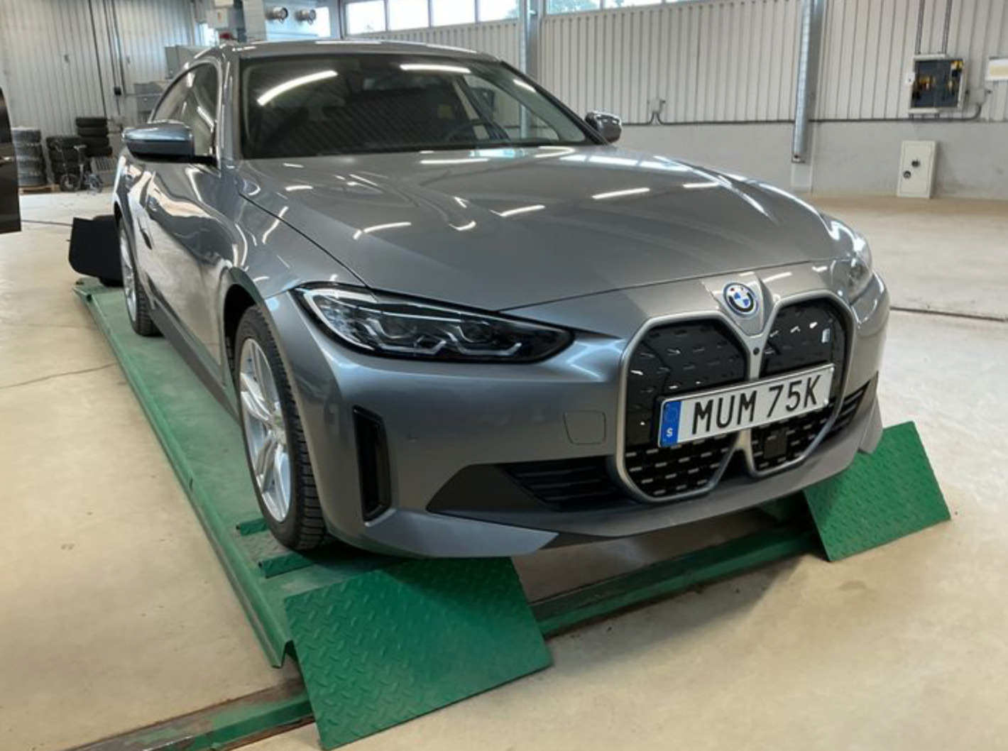BMW i4 eDrive40 Charged