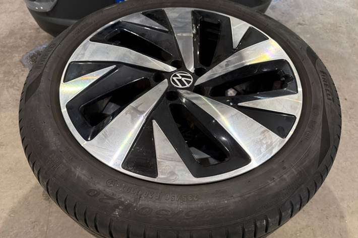 Grå VW ID.4 fra 2022