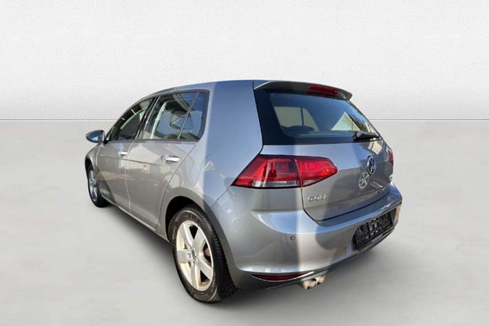 Grøn VW Golf VII fra 2013