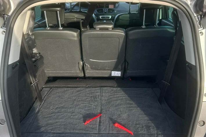 Beige Renault Grand Scenic III fra 2016