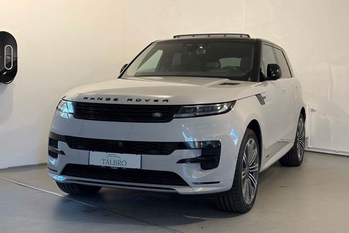 Grå Land Rover Range Rover sport fra 2024 set udefra