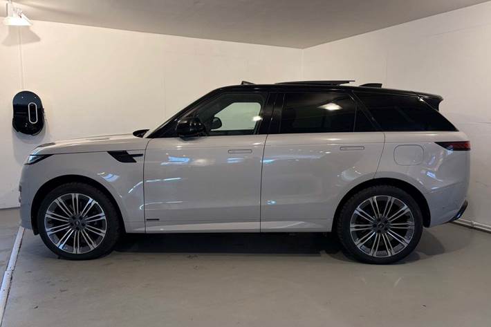 Grå Land Rover Range Rover sport fra 2024