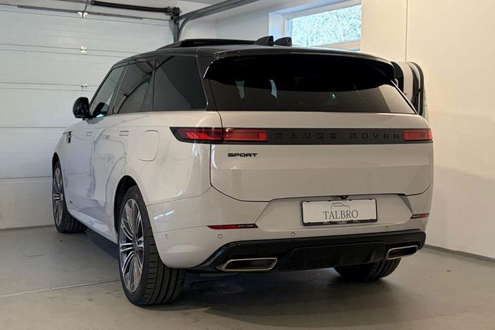 Grå Land Rover Range Rover sport fra 2024