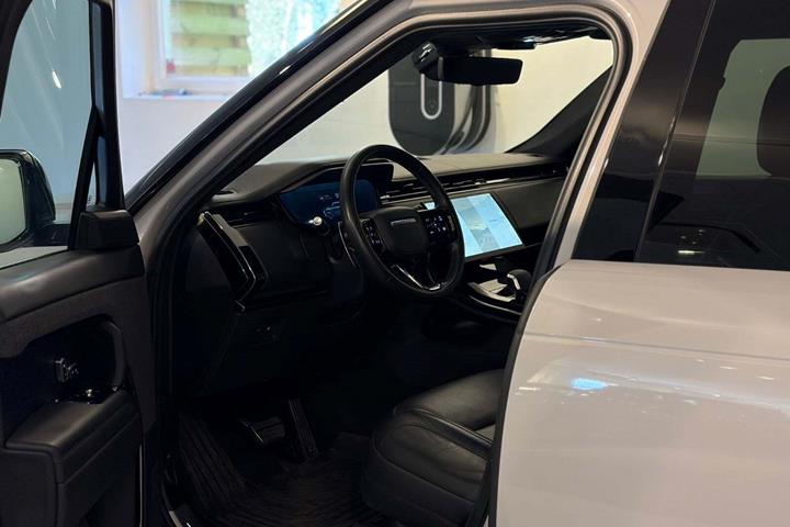 Grå Land Rover Range Rover sport fra 2024