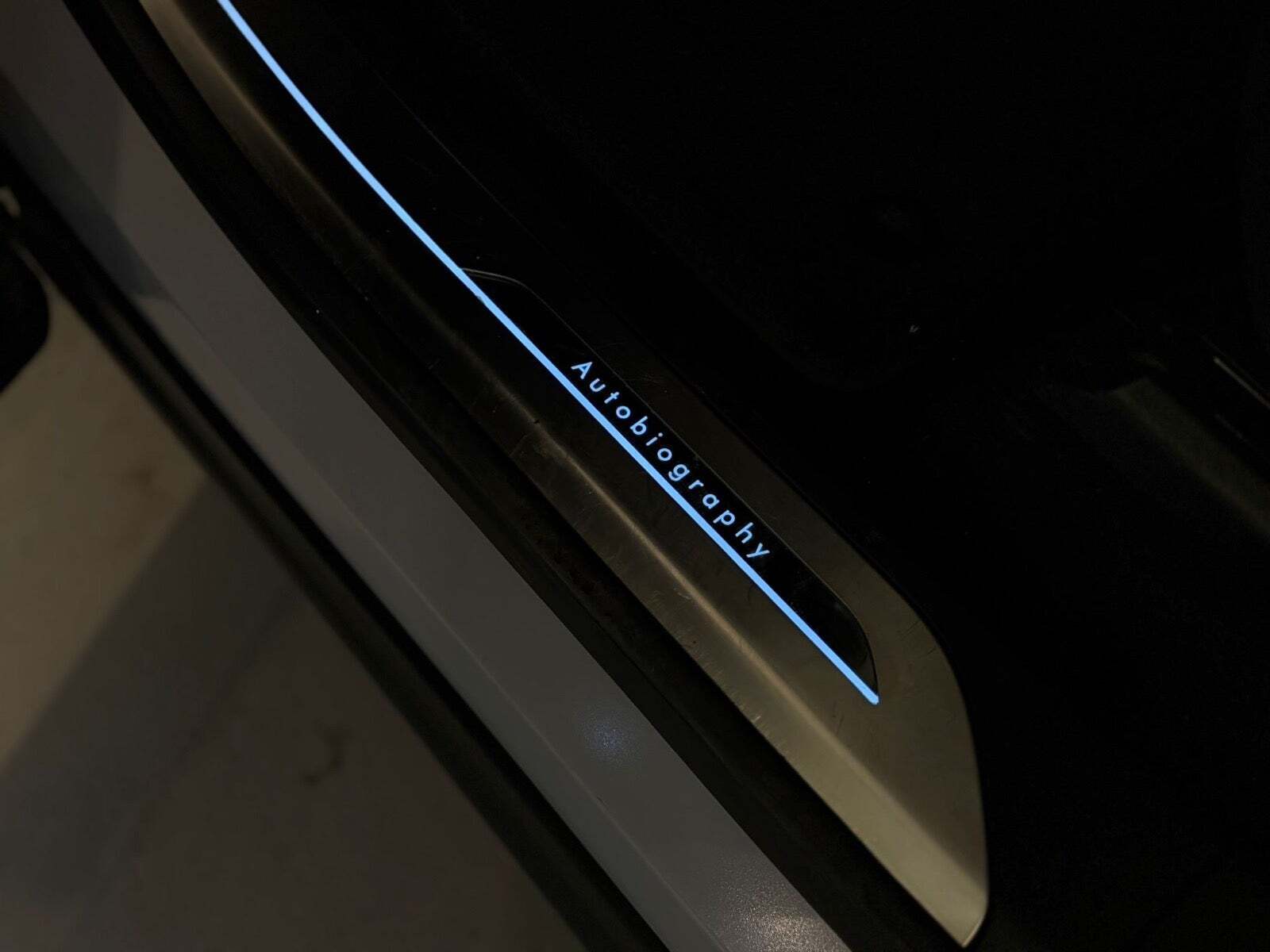 Grå Land Rover Range Rover sport fra 2024