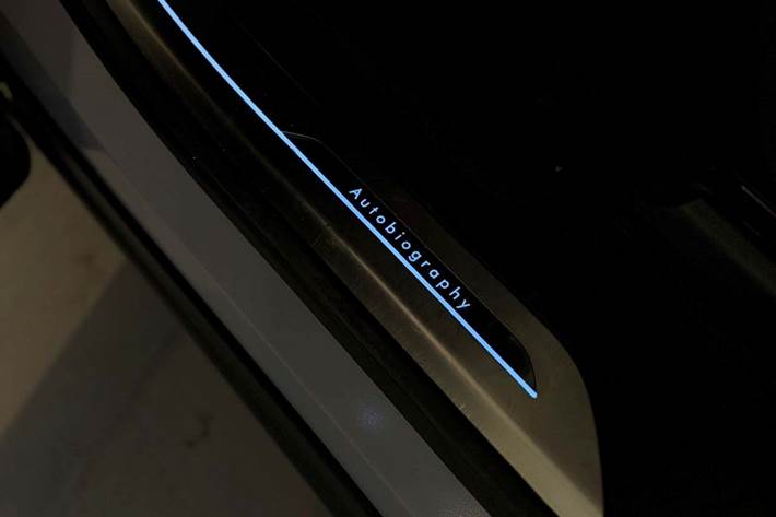 Grå Land Rover Range Rover sport fra 2024