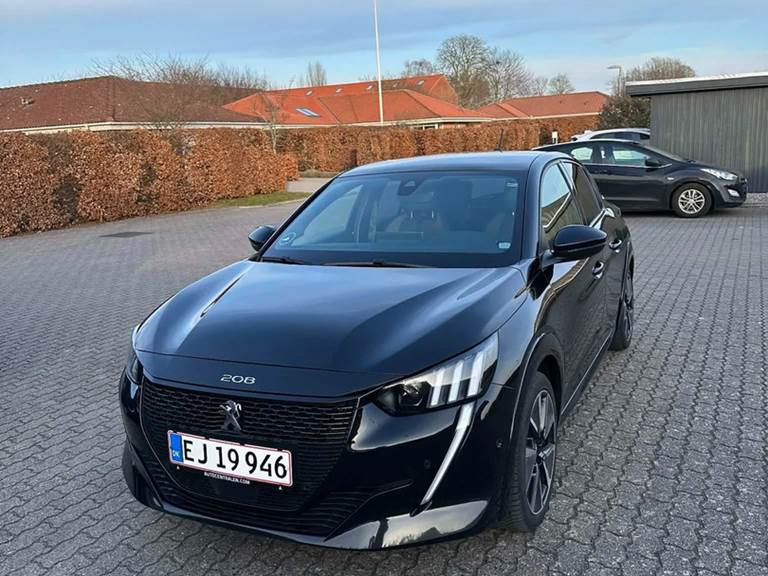 Peugeot e-208 50 GT Sky