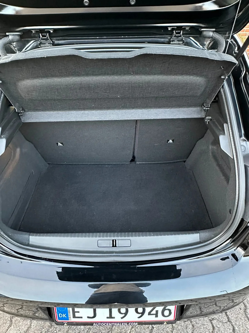 Sort Peugeot e-208 fra 2021