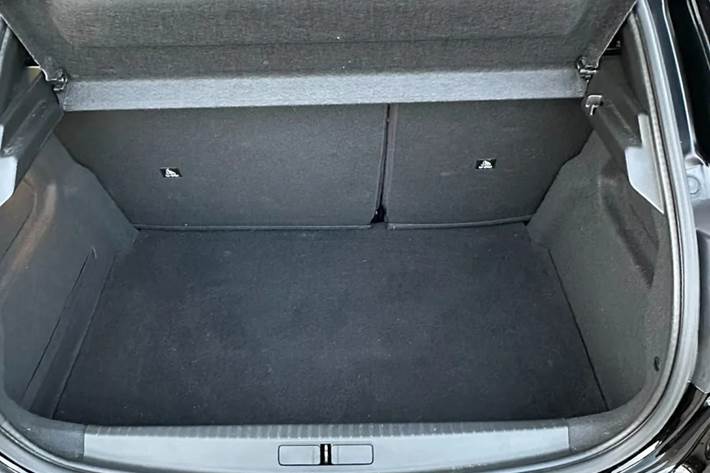 Sort Peugeot e-208 fra 2021