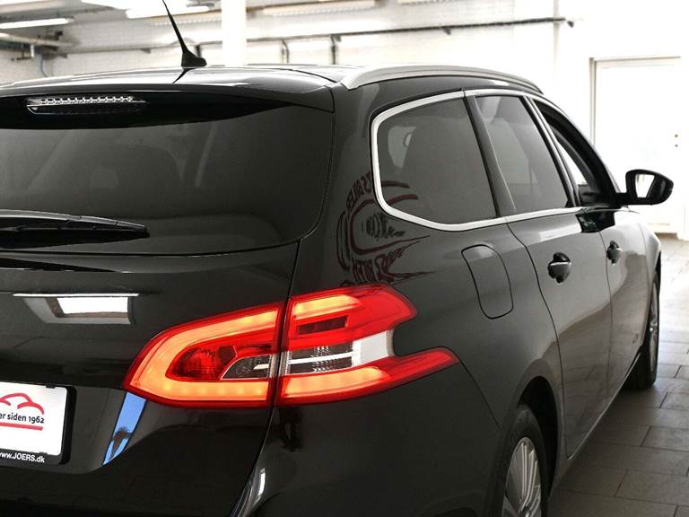 Peugeot 308 1,2 PureTech 130 Selection Sky SW EAT8