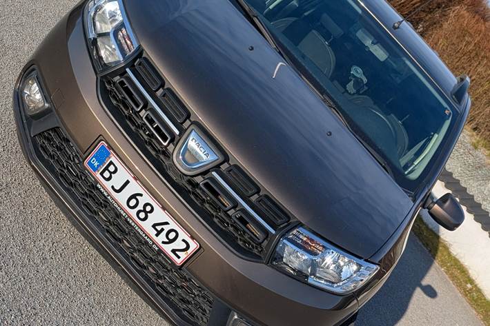 Brun Dacia Logan fra 2017