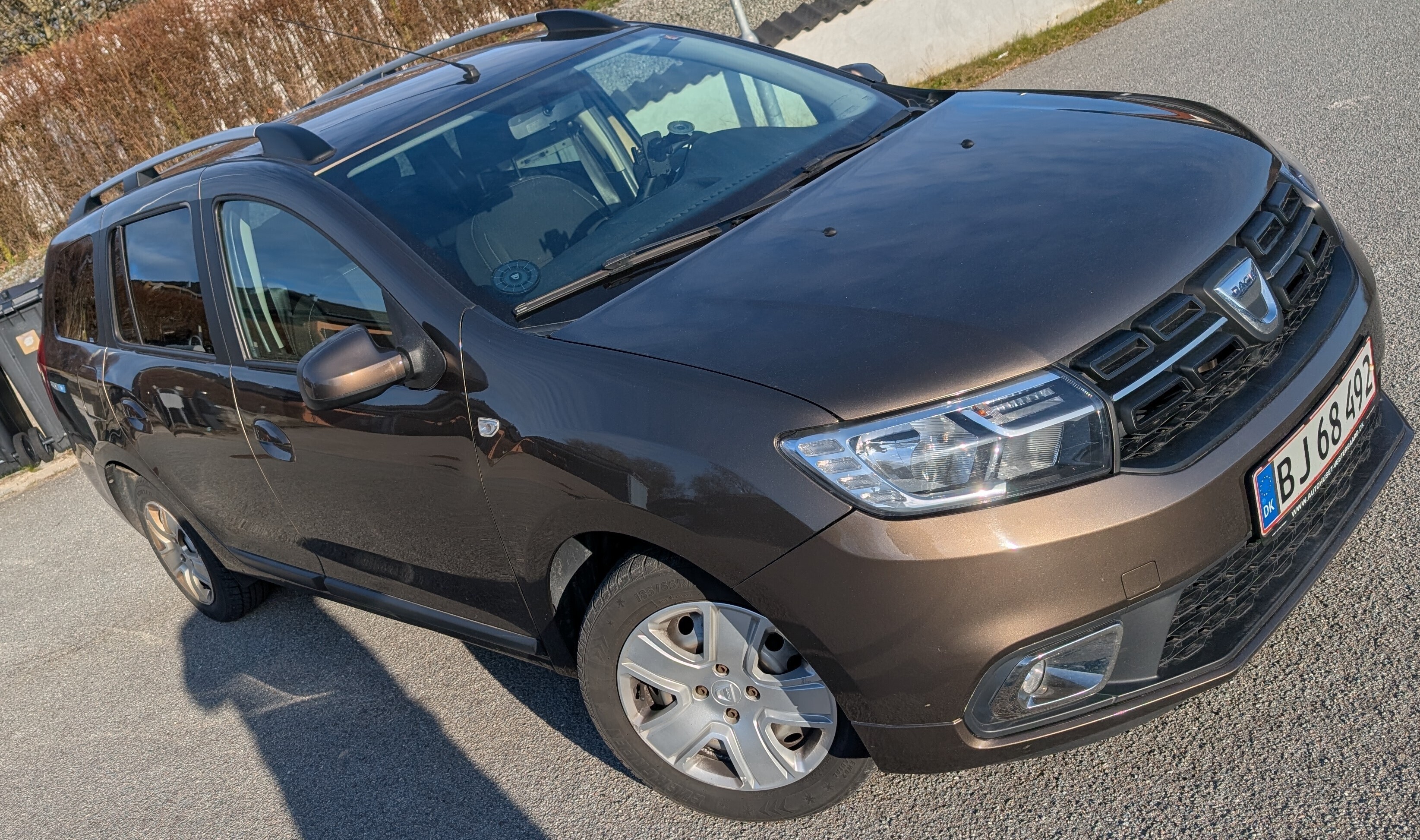 Brun Dacia Logan fra 2017