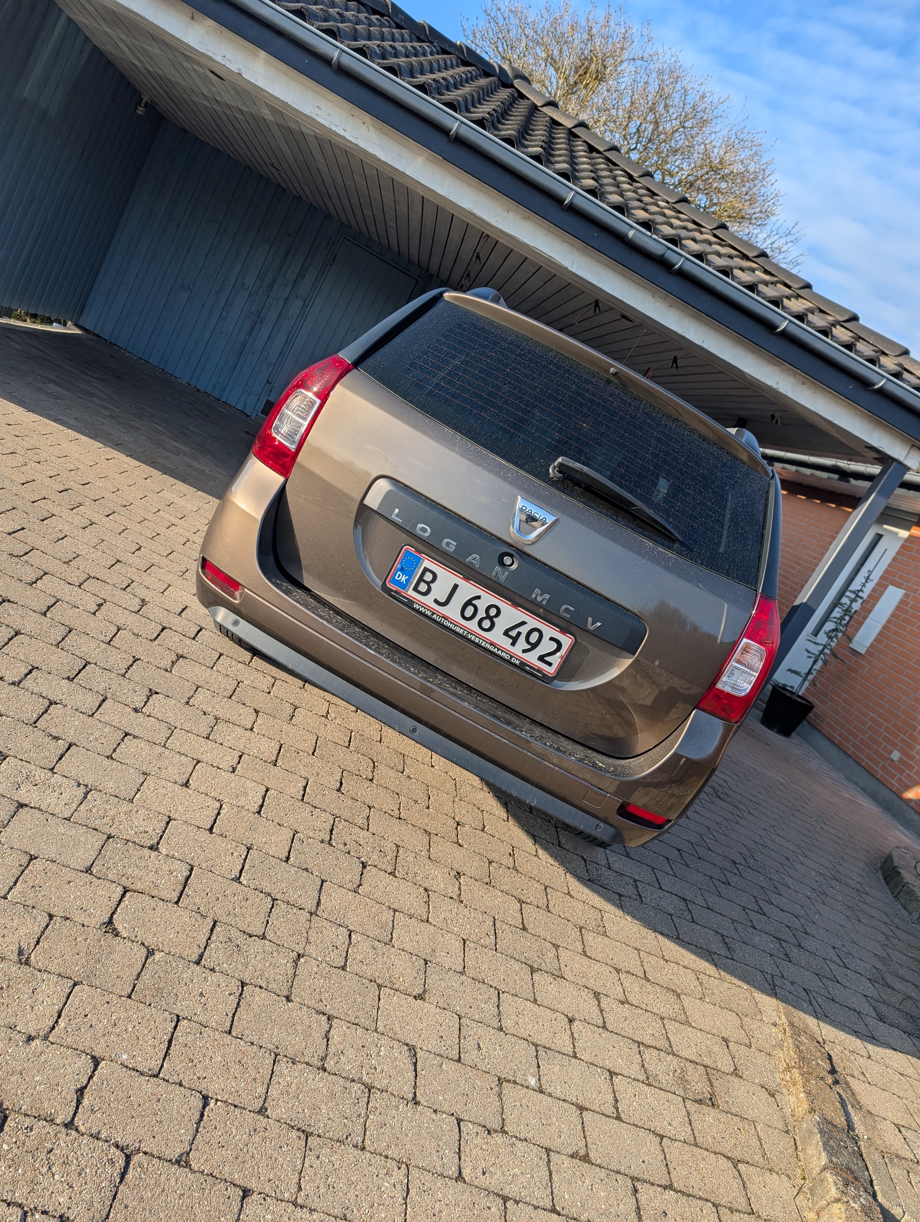 Brun Dacia Logan fra 2017