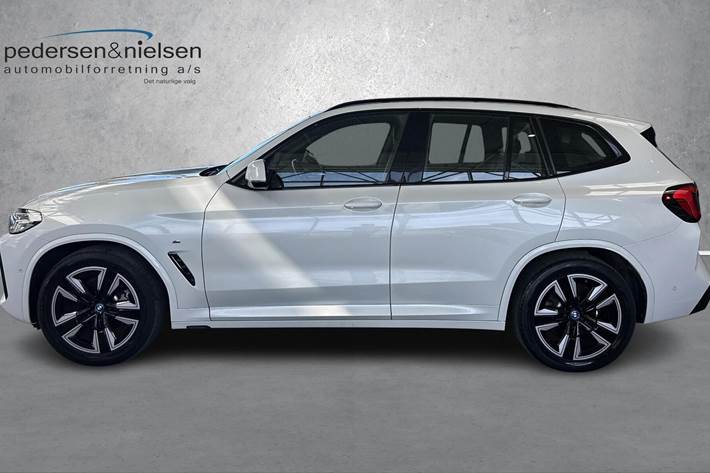 Hvid BMW iX3 fra 2022