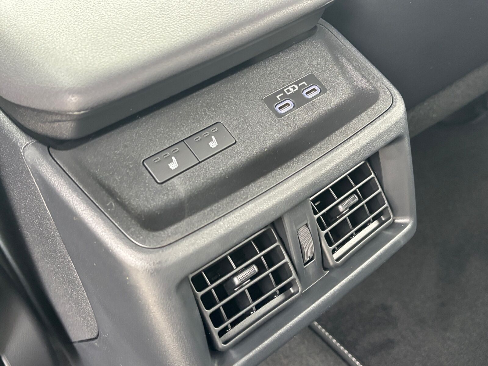 Sort Toyota BZ4X fra 2026