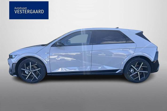 Grå Hyundai Ioniq 5 fra 2025