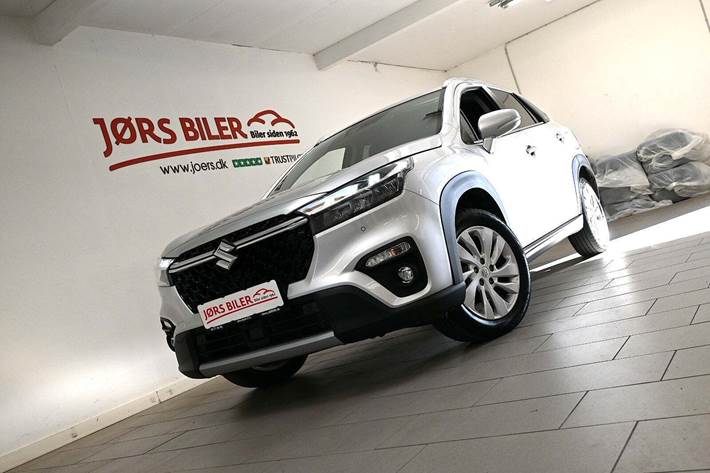 Sølv Suzuki S-Cross fra 2022