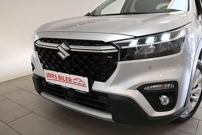 Sølv Suzuki S-Cross fra 2022