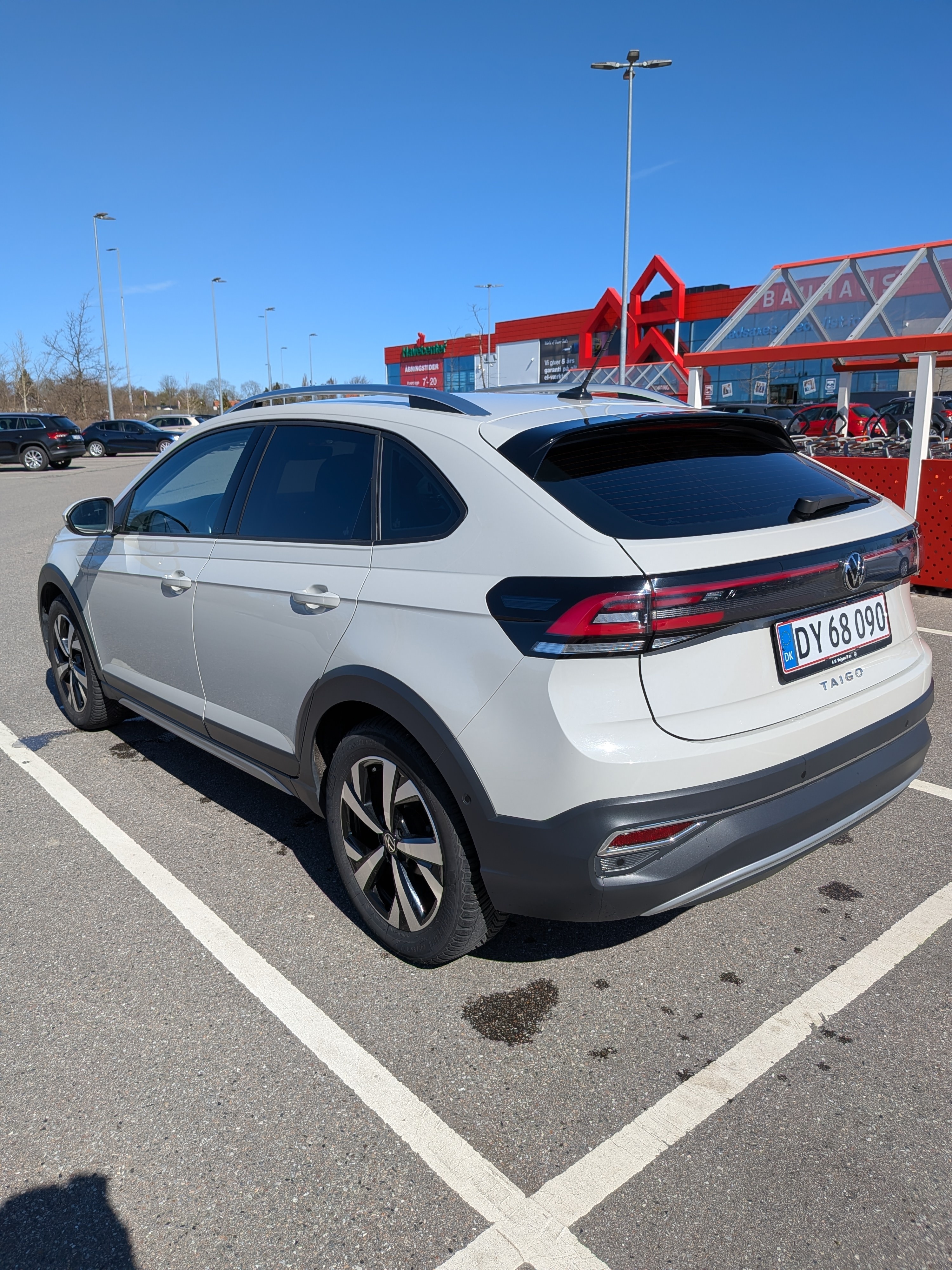 Grå VW Taigo fra 2022