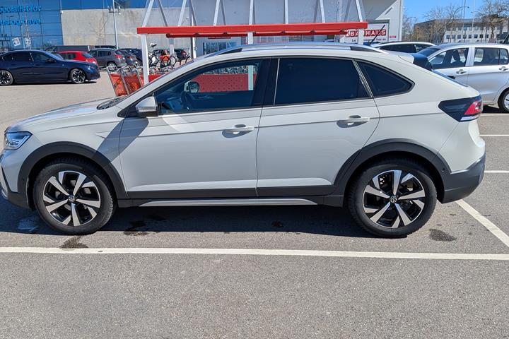 Grå VW Taigo fra 2022