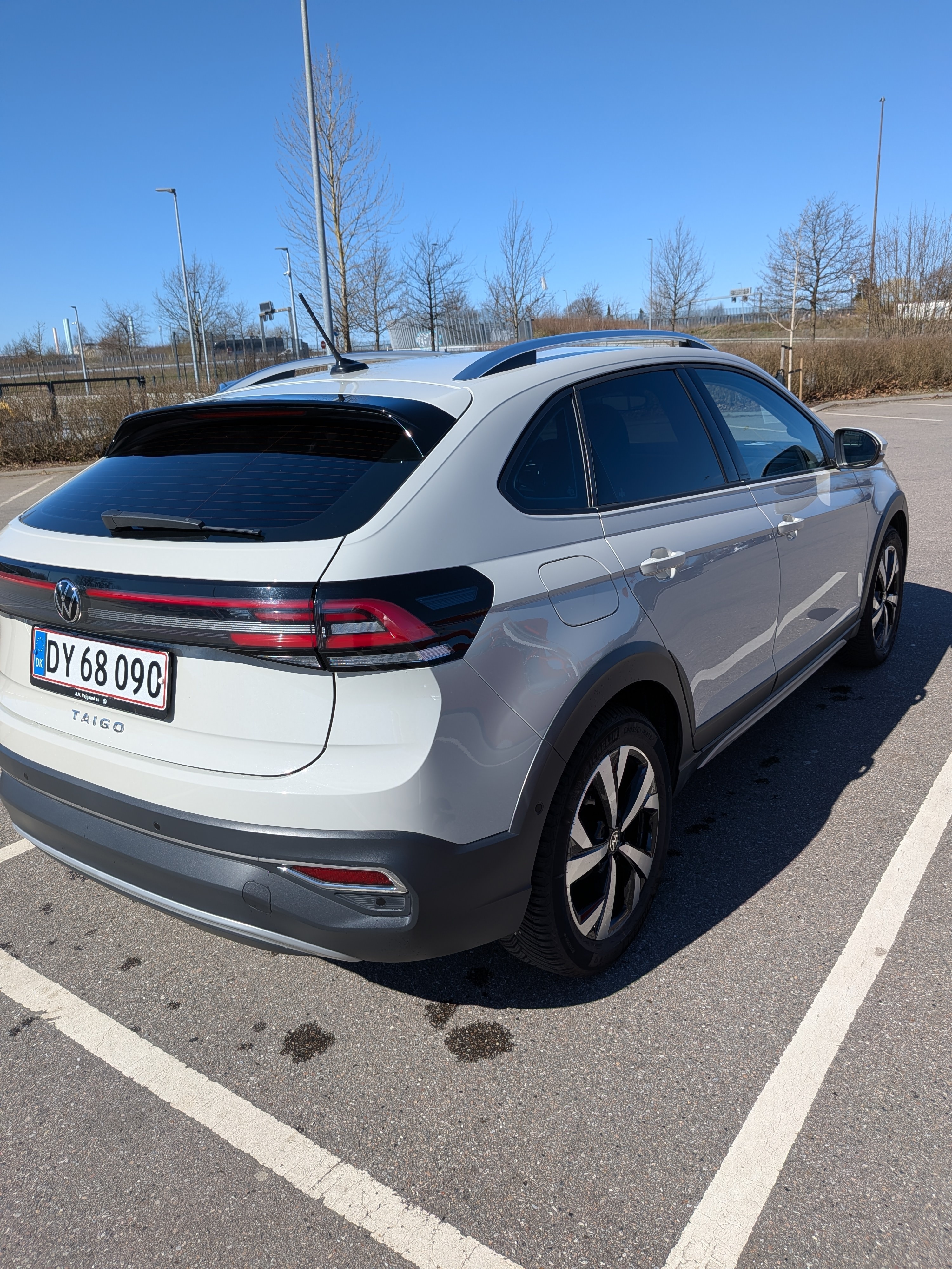 Grå VW Taigo fra 2022