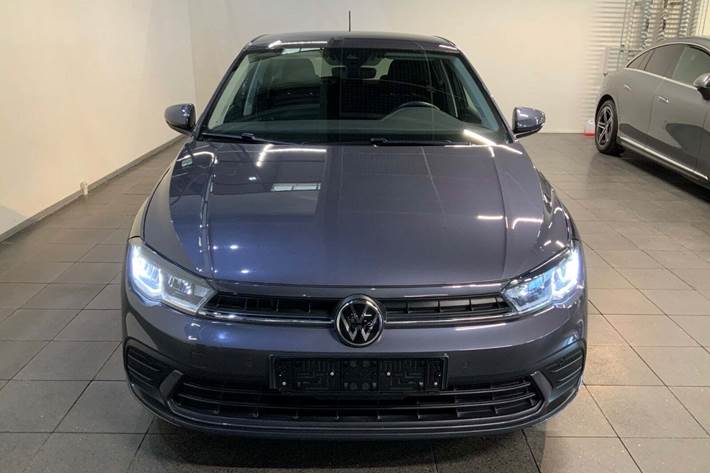 Grå VW Polo fra 2022
