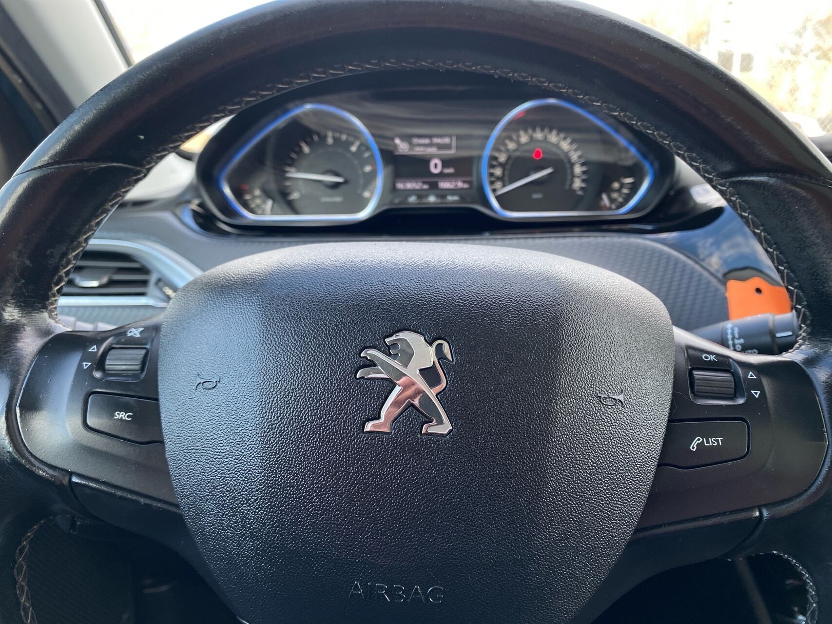 Grøn Peugeot 2008 fra 2018