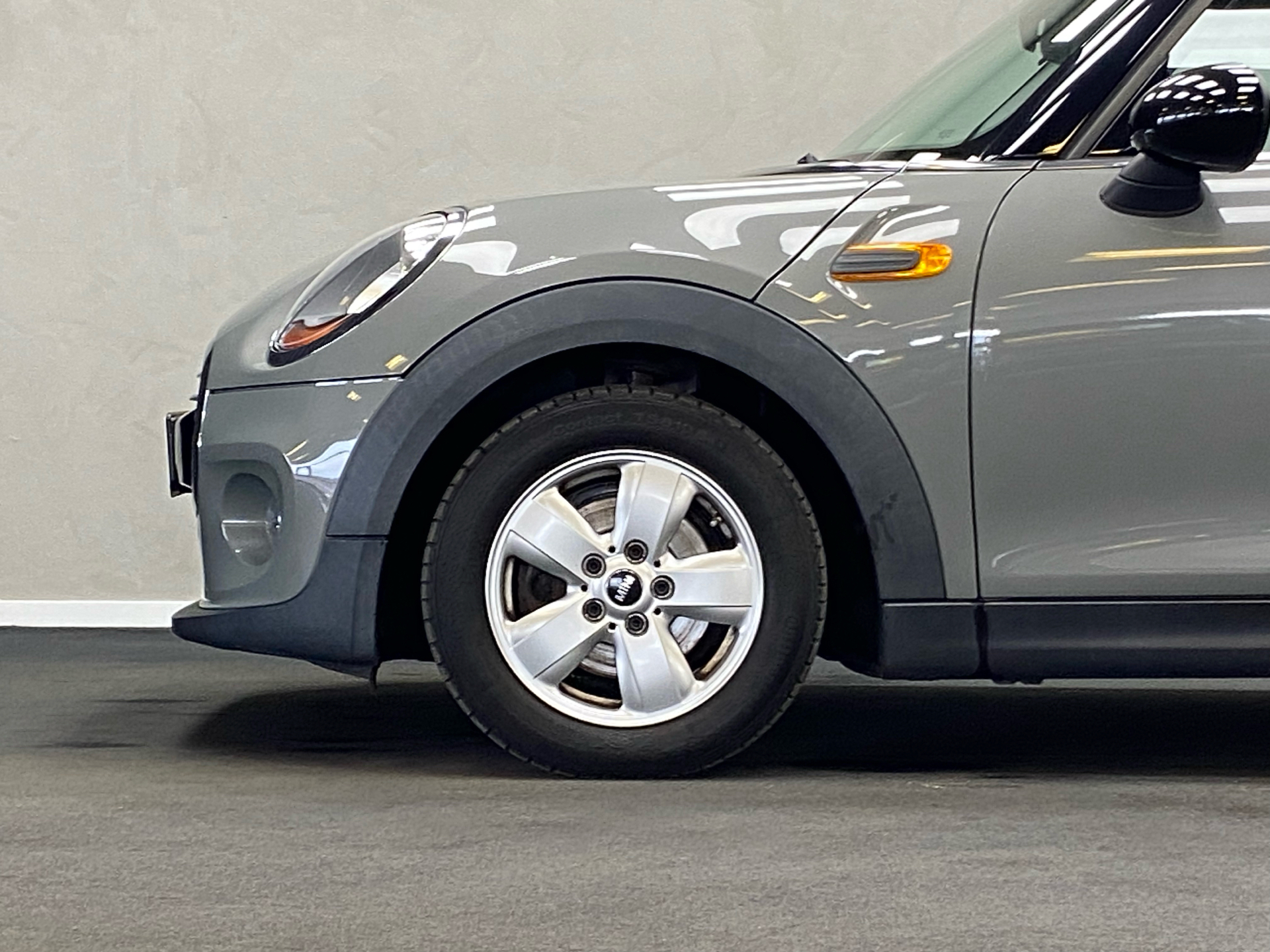 Grå Mini Cooper fra 2014