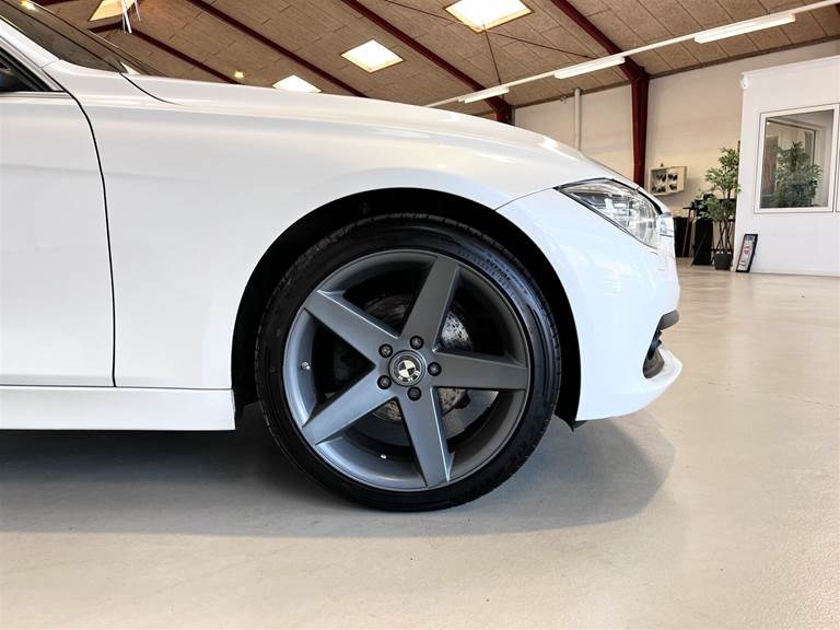 BMW 320d 2,0 Touring D Executive Steptronic 190HK Stc 8g Aut.