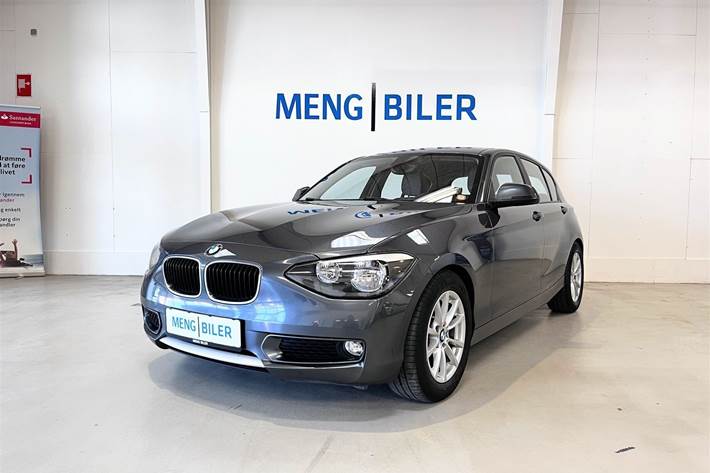 Grå BMW 116d fra 2012