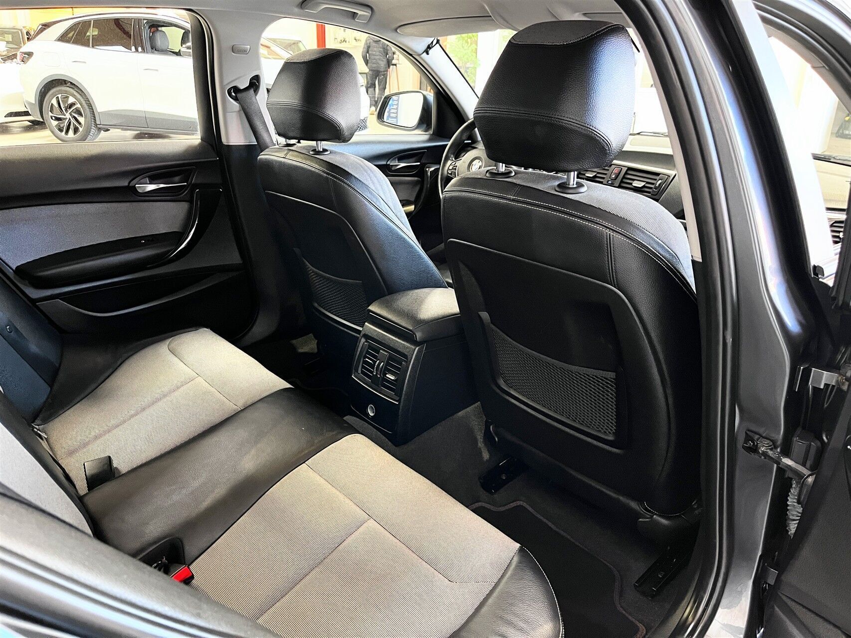 Grå BMW 116d fra 2012