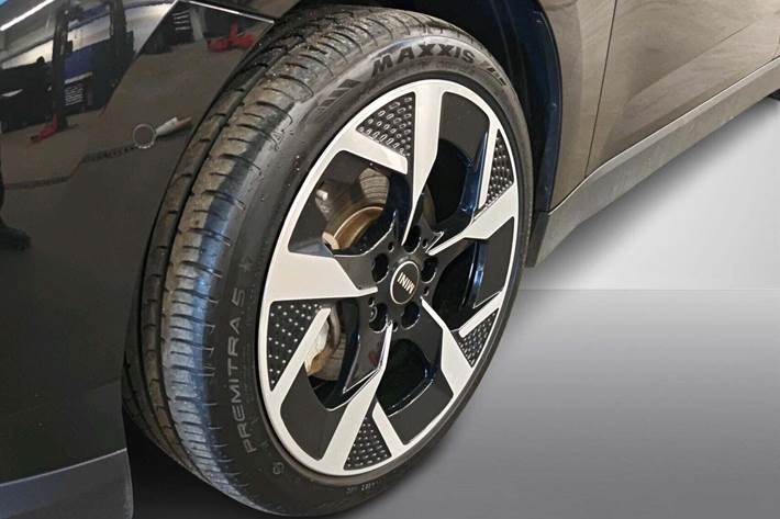 Sort Mini Cooper SE fra 2024