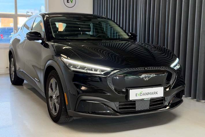 Sort Ford Mustang Mach-E fra 2021 set udefra