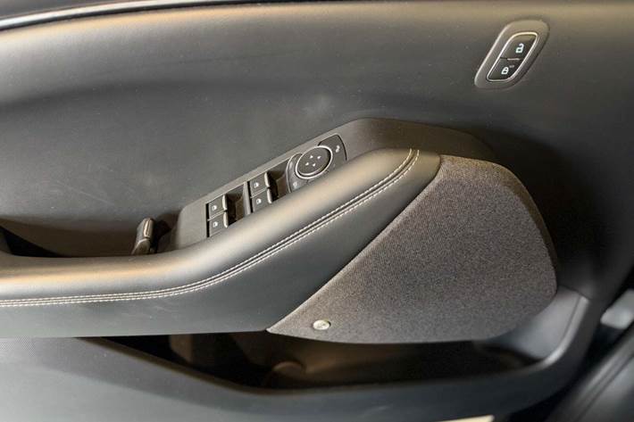Sort Ford Mustang Mach-E fra 2021