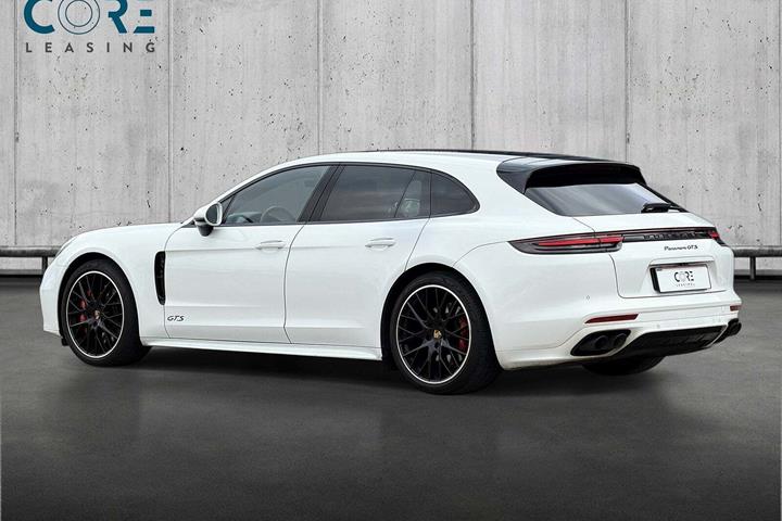 Hvid Porsche Panamera GTS fra 2020