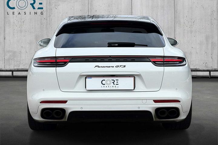 Hvid Porsche Panamera GTS fra 2020