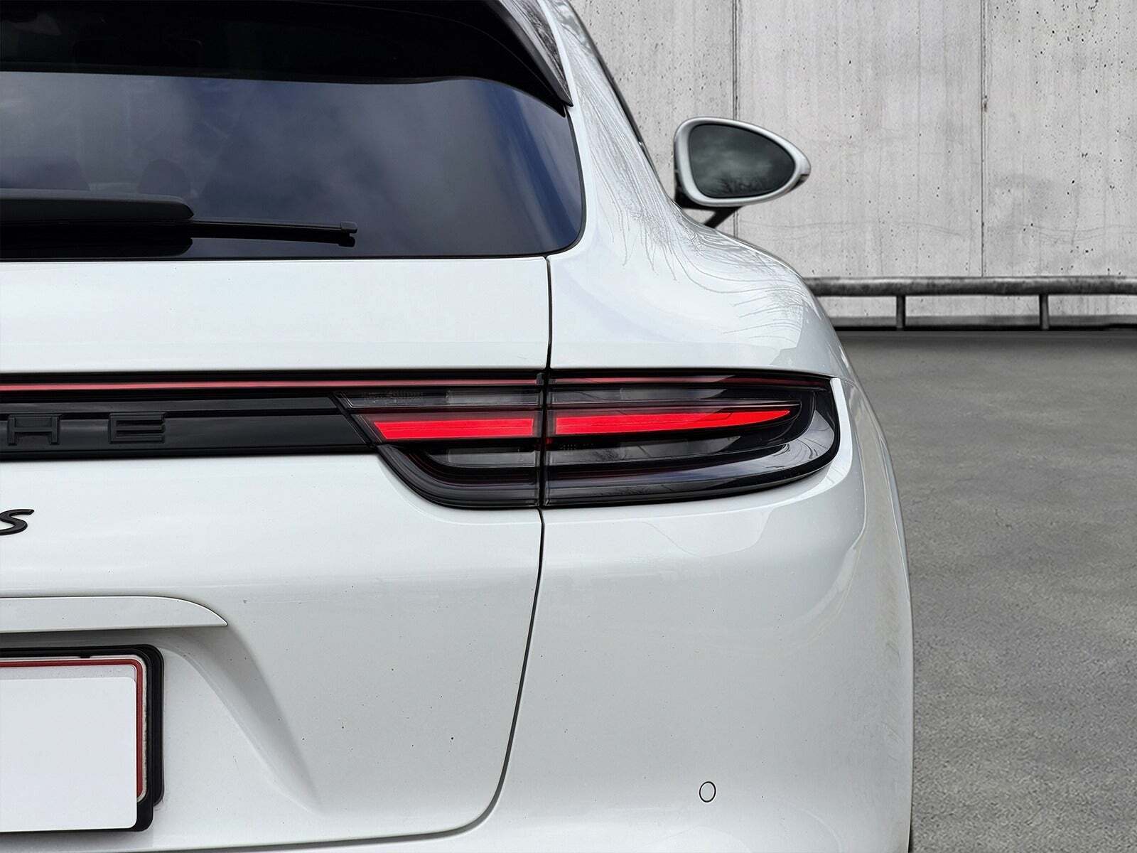Hvid Porsche Panamera GTS fra 2020